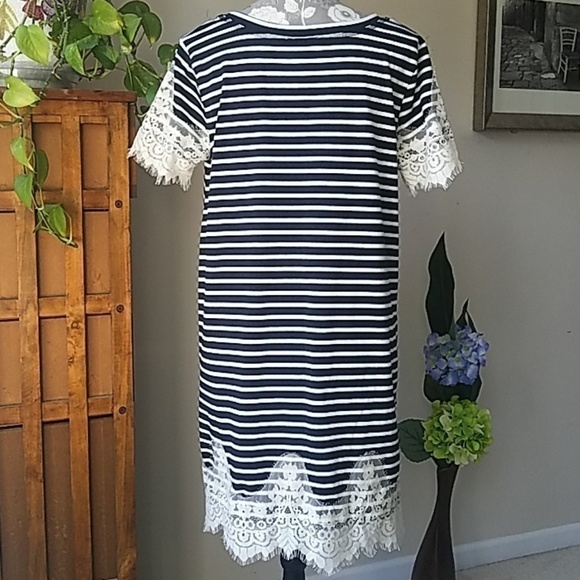 Striped Umgee dress w/ lace accents Sz. S - Picture 5 of 8